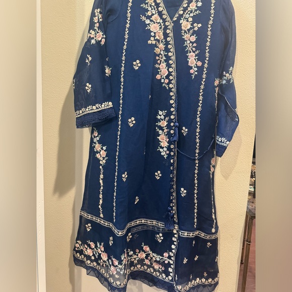 Beautiful agha noor 3 pc - Picture 3 of 5